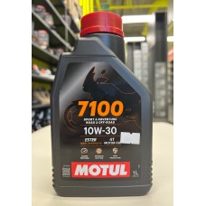 Масло Motul 7100 10W30 4T моторное,100% синтетическое для четырехтактных двигателей мотоциклов, 1 литр 113199