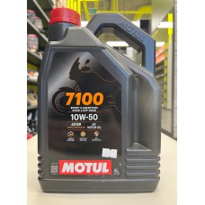 Масло Motul 7100 10W50 4T моторное, 100% синтетическое для четырехтактных двигателей мотоциклов, 4 литра 112886