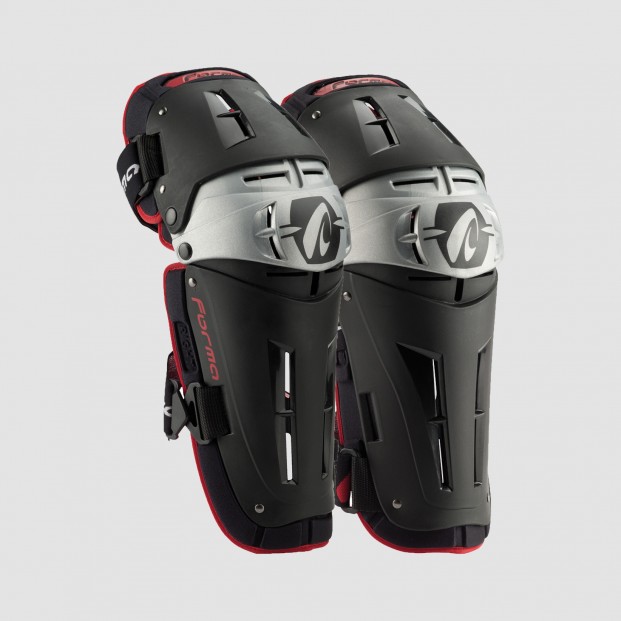 Защита FORMA колен TRI-FLEX KNEE GUARD BLACK/SILVER/RED